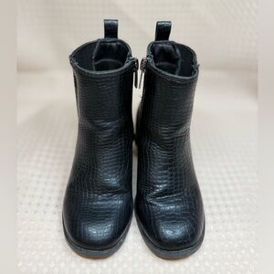 ✨ Pick 2 for $15 ✨ Vince Camuto Girls Black Croc-Embossed Ankle Boots